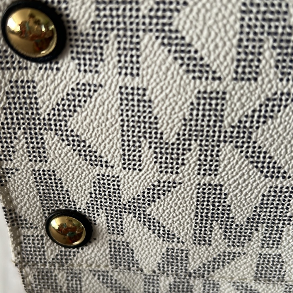 Michael Kors Hamilton Navy/Wht LG EW Tote 👜 includes addl piece key pouch - Picture 10 of 14
